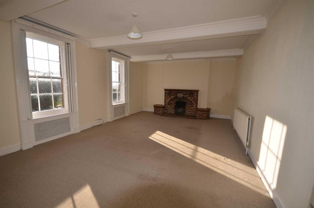 Swynnerton 5 bed semidetached house £950 pcm (£219 pw)
