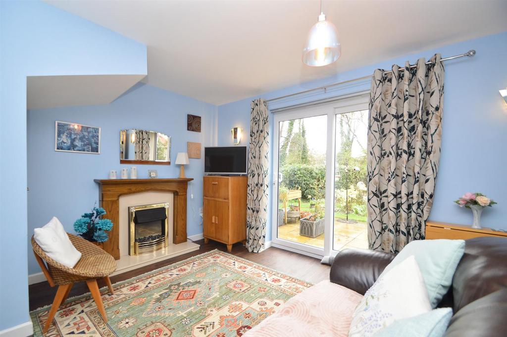 Rowley Court, Sutton Farm, Shrewsbury 2 bed semidetached house £200,000
