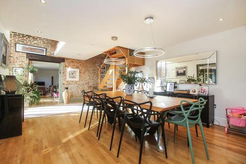 4 bedroom barn conversion for sale - Holywell, Whitley Bay