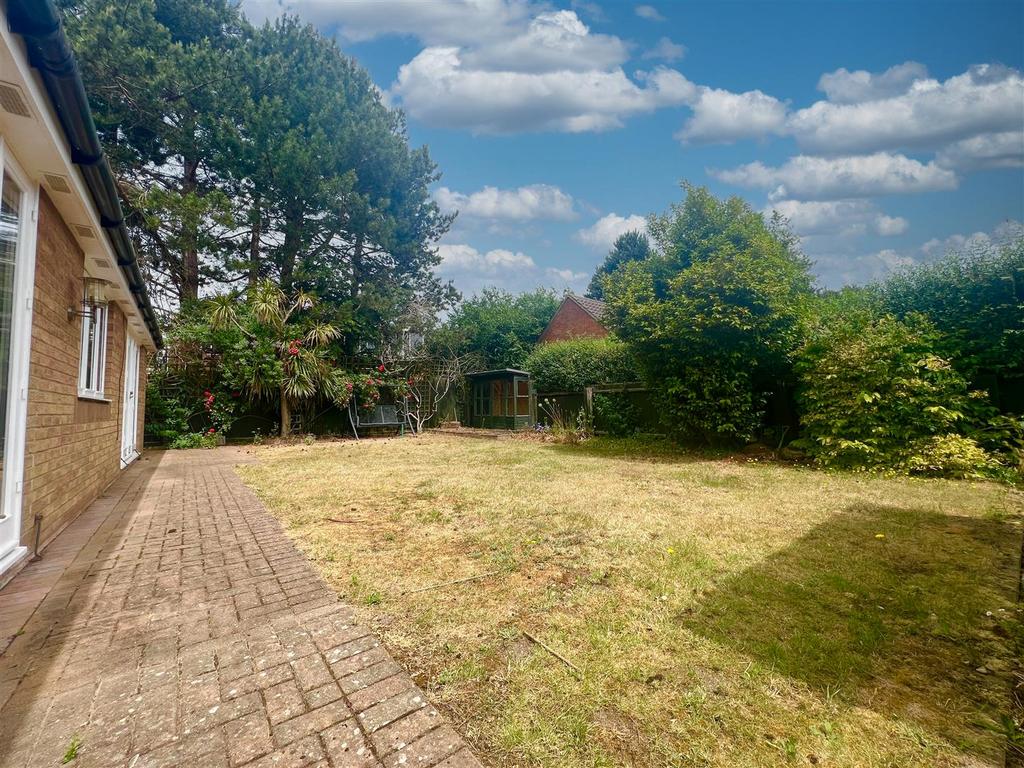 Stable Court, Martlesham Heath, Ipswich 2 bed semidetached bungalow