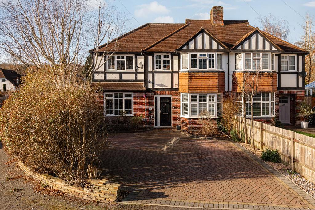 Parklawn Avenue, Epsom 5 bed semidetached house £900,000