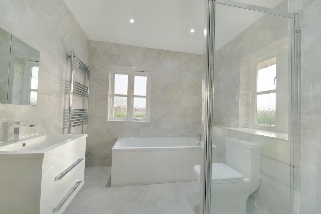 En-Suite Bathroom.jpg