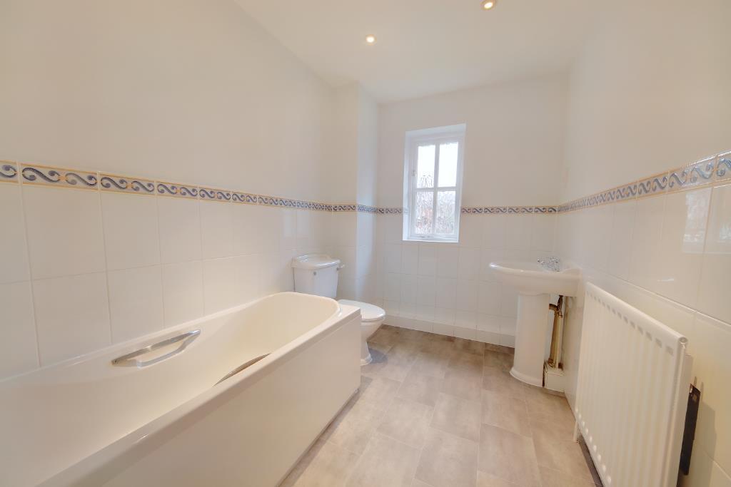 Family Bathroom.jpg