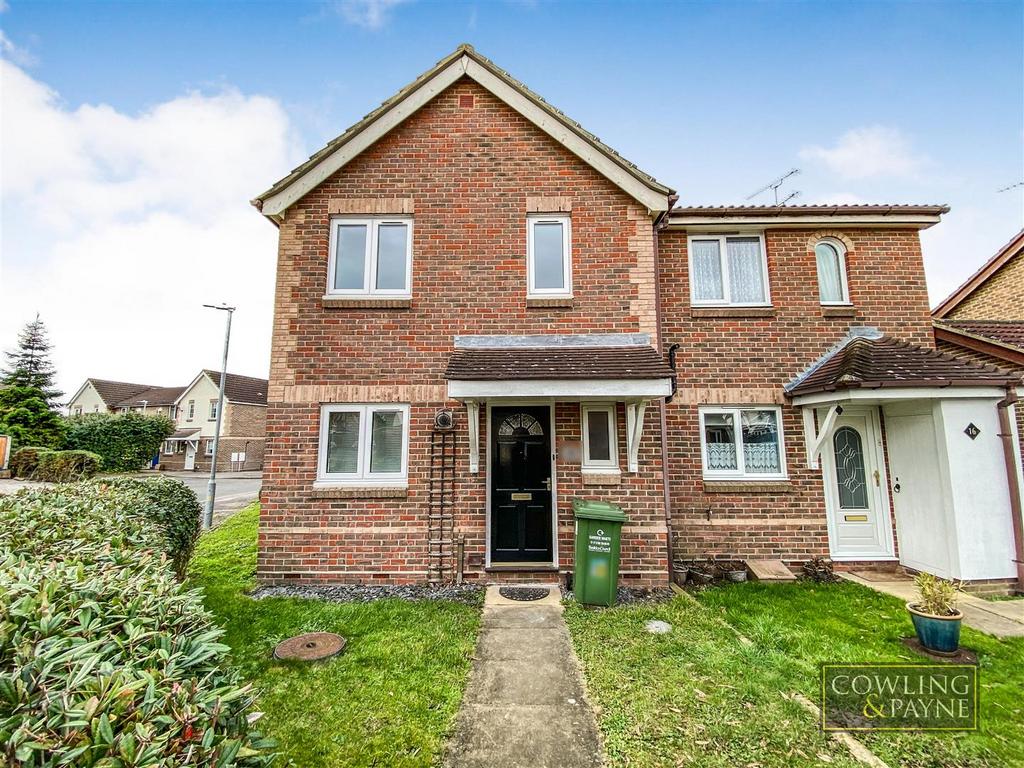 Fletcher Drive, Wickford 3 bed semidetached house to rent £1,350 pcm