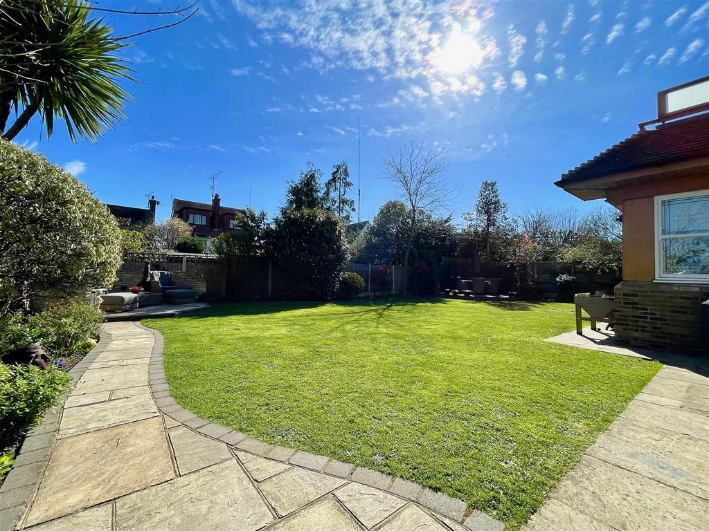 Herschell Road, LeighOnSea 5 bed detached house £1,899,995