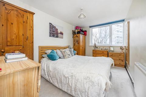 10 Aldsworth Close, London, W9 2RA