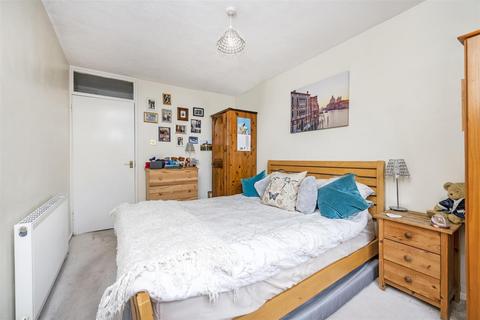 10 Aldsworth Close, London, W9 2RA