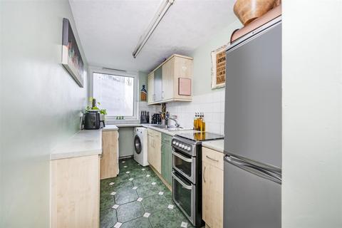 10 Aldsworth Close, London, W9 2RA