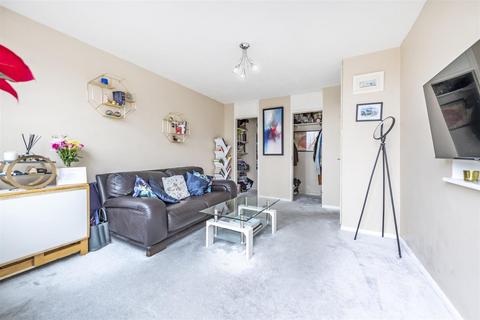 10 Aldsworth Close, London, W9 2RA