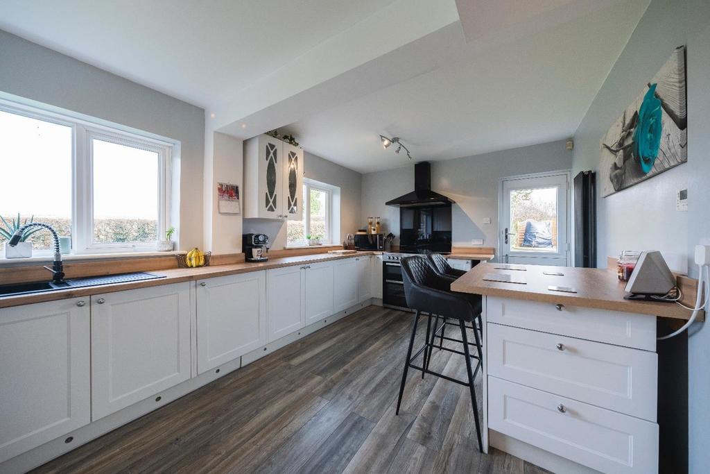 71 Peel Crescent-002.JPG