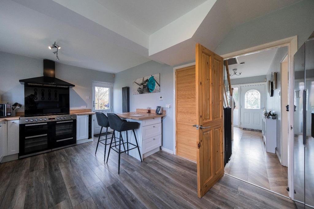 71 Peel Crescent-004.JPG