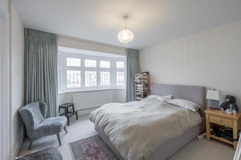 27 Cricketers Grove, Birmingham, B17 8BF