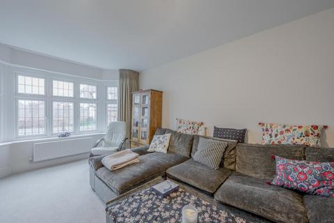 27 Cricketers Grove, Birmingham, B17 8BF