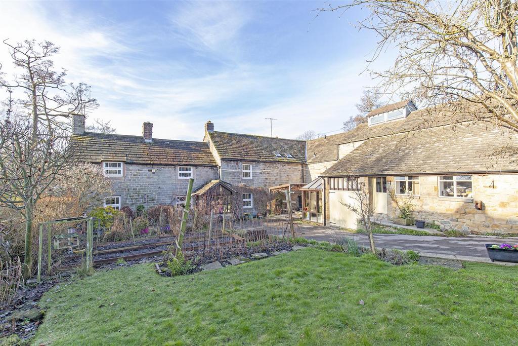 Calver Road, Baslow 3 bed semidetached house £500,000