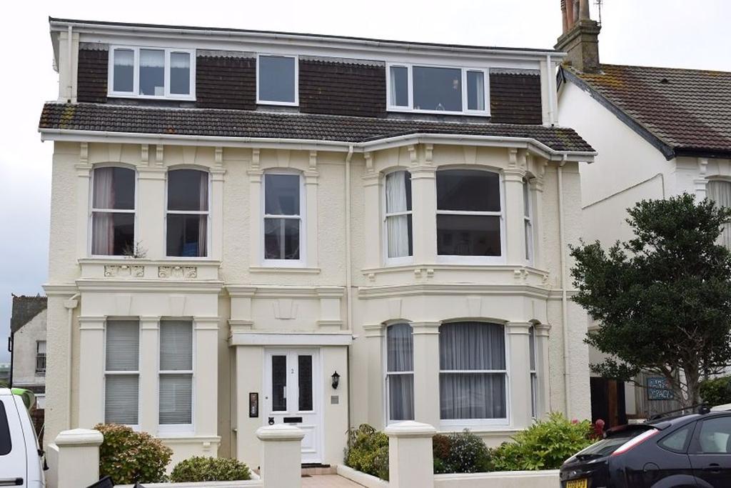 Walsingham Road, Hove BN3 4FF 1 bed flat £925 pcm (£213 pw)