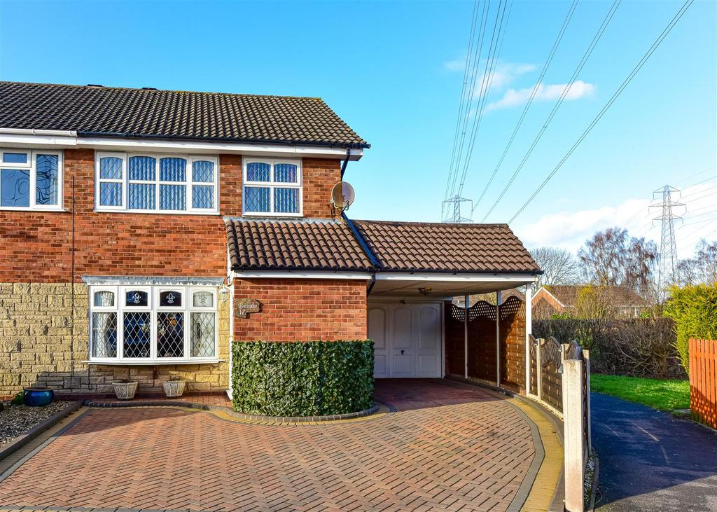17 Longford Close, Wombourne... 3 bed semidetached house £295,000
