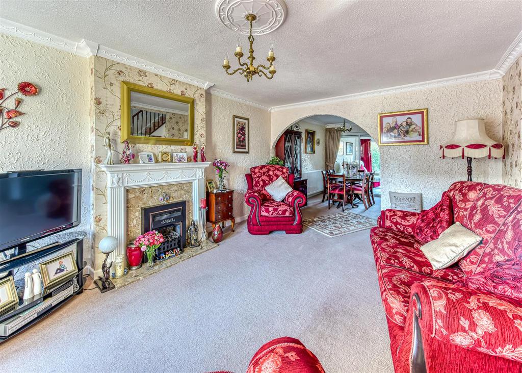 17 Longford Close, Wombourne... 3 bed semidetached house £295,000