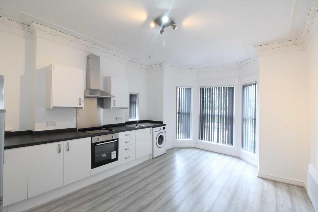 Demesne Road, Whalley Range 1 bed flat £750 pcm (£173 pw)