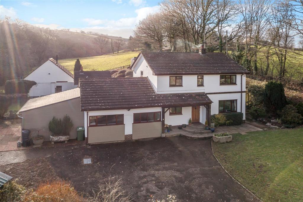 Cutteridge Lane, Whitestone, Exeter 6 bed detached house £750,000