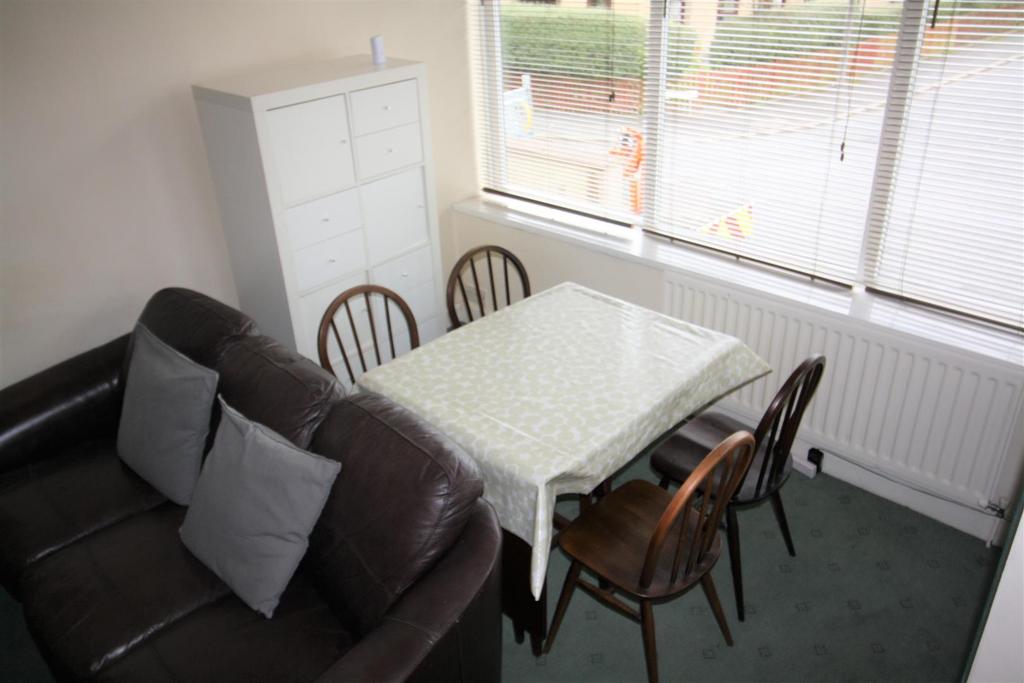 Dorrington Road, Lancaster 3 bed private hall £1,430 pcm (£330 pw)