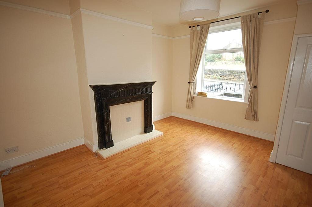 Greenside Road, Mirfield, West Yorkshire 2 bed semidetached house £