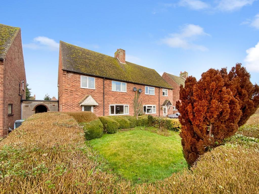 Lawson Avenue, Tiddington... 3 bed semidetached house £295,000