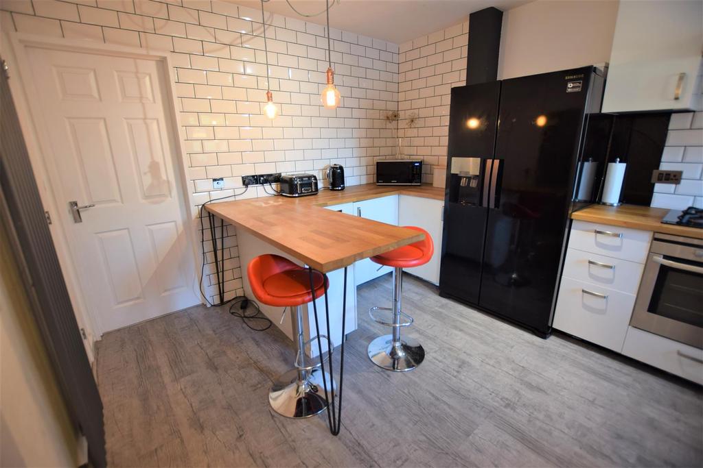 Malin Parade, Portishead 2 bed terraced house £320,000