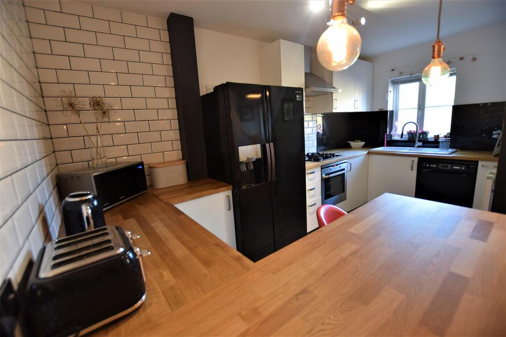 Malin Parade, Portishead 2 bed terraced house £320,000