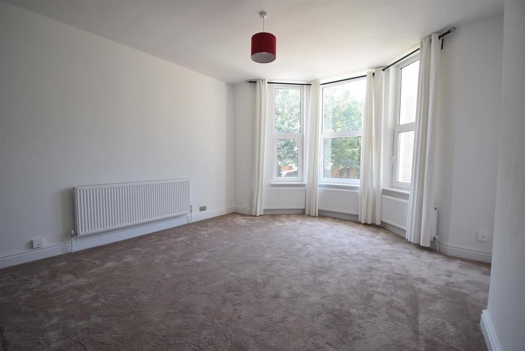 Kenilworth Road, St. LeonardsOnSea 2 bed flat £850 pcm (£196 pw)