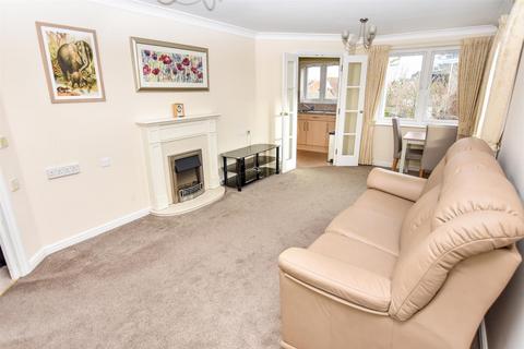 2 bedroom retirement property for sale, London Road, Hadleigh, Benfleet