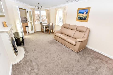 2 bedroom retirement property for sale, London Road, Hadleigh, Benfleet