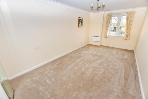 2 bedroom retirement property for sale, London Road, Hadleigh, Benfleet