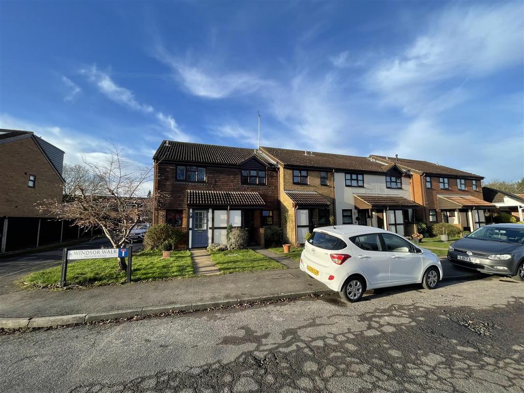 Windsor Walk, WaltonOnThames 2 bed terraced house £1,650 pcm (£381 pw)