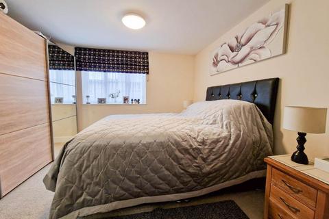 2 bedroom flat for sale, Greenaways, Ebley, Stroud