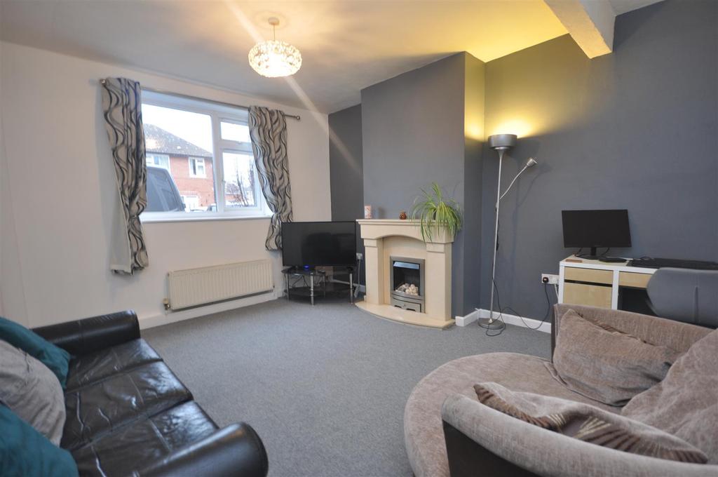Kirkham Avenue, York 3 bed terraced house £1,100 pcm (£254 pw)