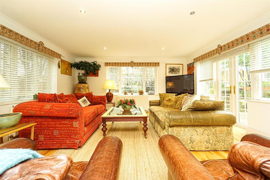 Darwell Close, St. LeonardsOnSea 6 bed detached house for sale £675,000