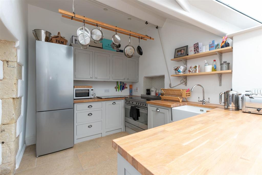 ClaptonOnTheHill, Cheltenham 2 bed terraced house £1,495 pcm (£345 pw)