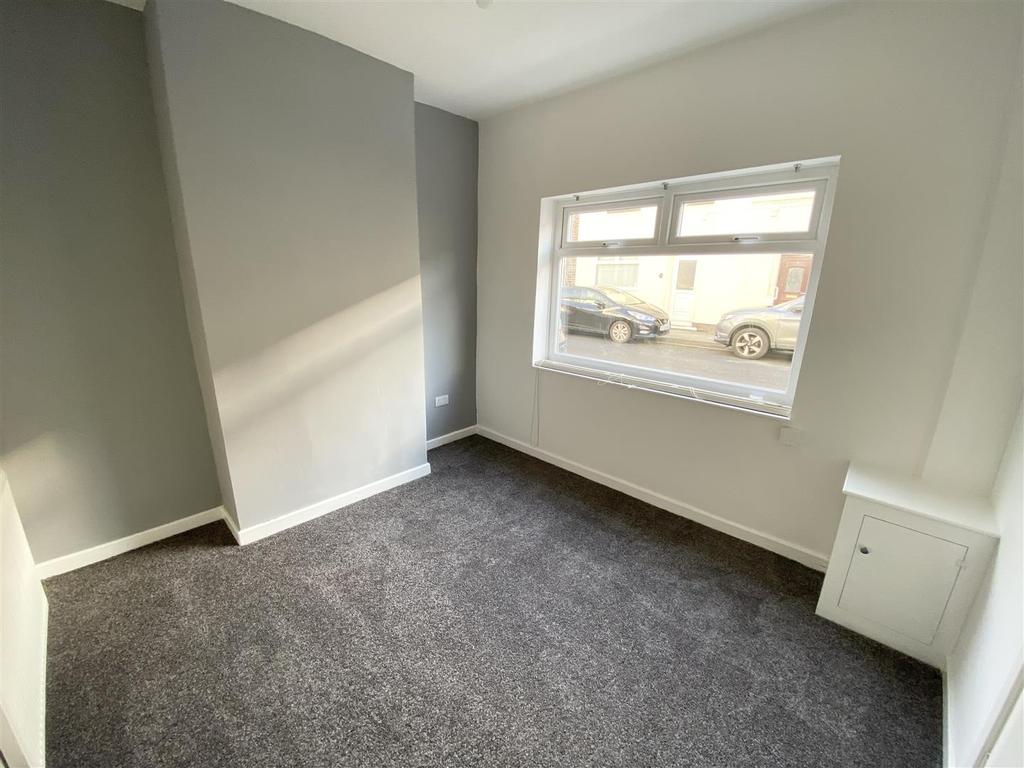 Jubilee Road, Crosby, Liverpool 3 bed terraced house £850 pcm (£196 pw)