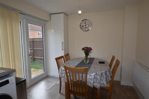 3 bedroom house for sale - Daphne Grove, Stanground, Peterborough