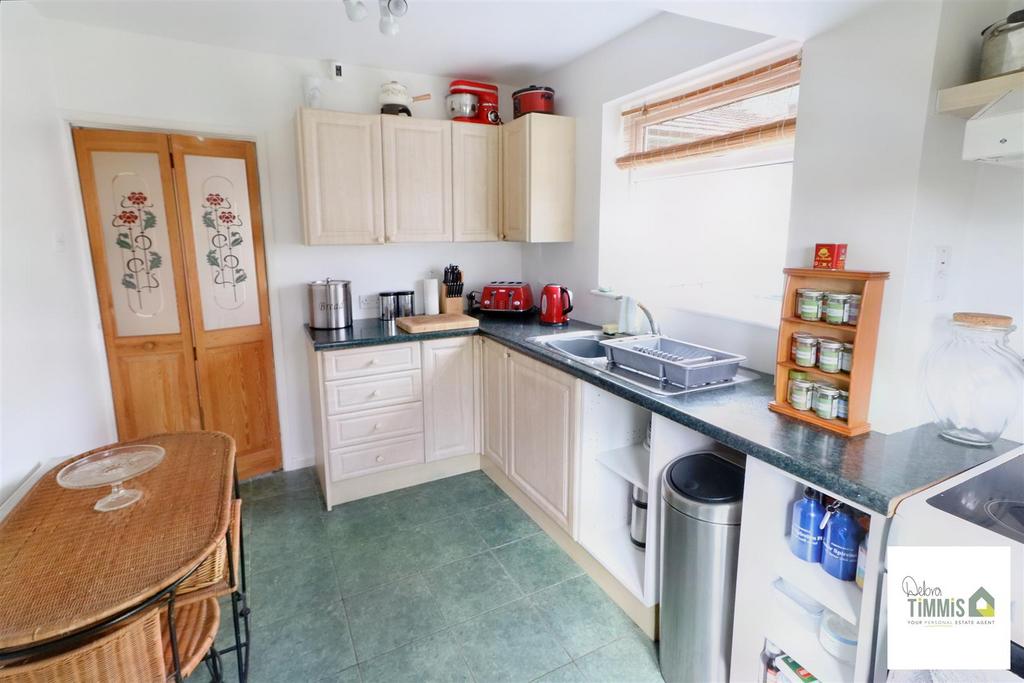 Endon Road, Norton Green, StokeOnTrent 3 bed semidetached house £