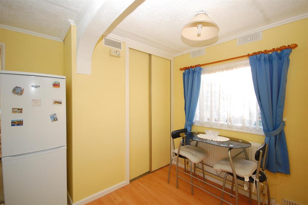 29newfielddrive DININGAREA.JPG