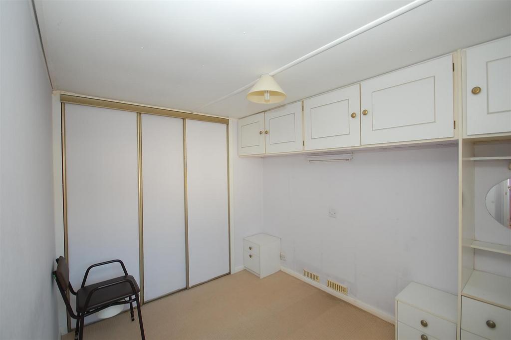 29newfielddrive BED1.JPG