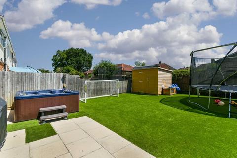 2e Danetree Road, Epsom, KT19 9RZ