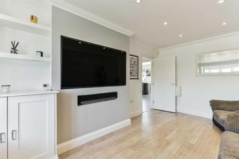 2e Danetree Road, Epsom, KT19 9RZ