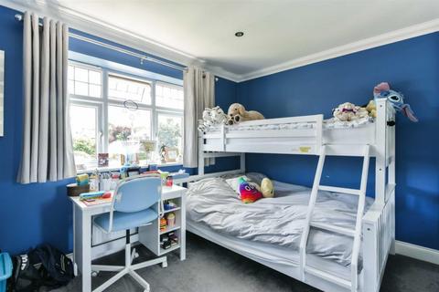 2e Danetree Road, Epsom, KT19 9RZ
