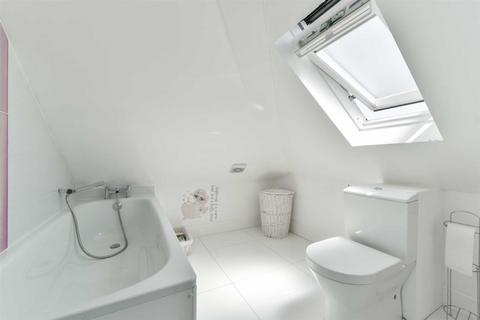 2e Danetree Road, Epsom, KT19 9RZ