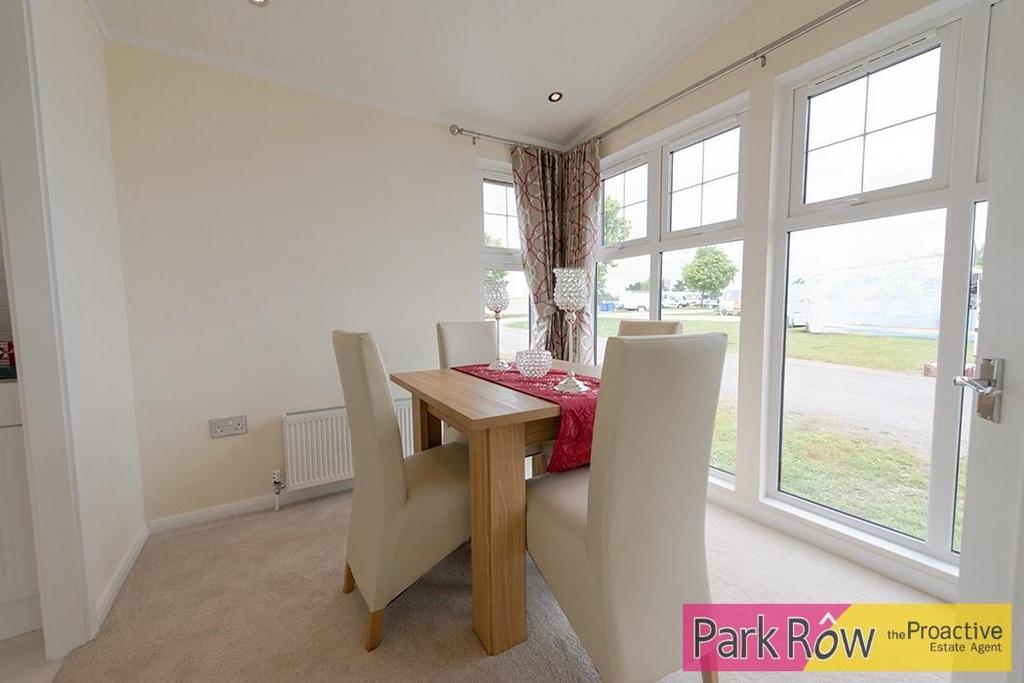 Ryther Road, Ulleskelf, Tadcaster 2 bed park home for sale £200,000