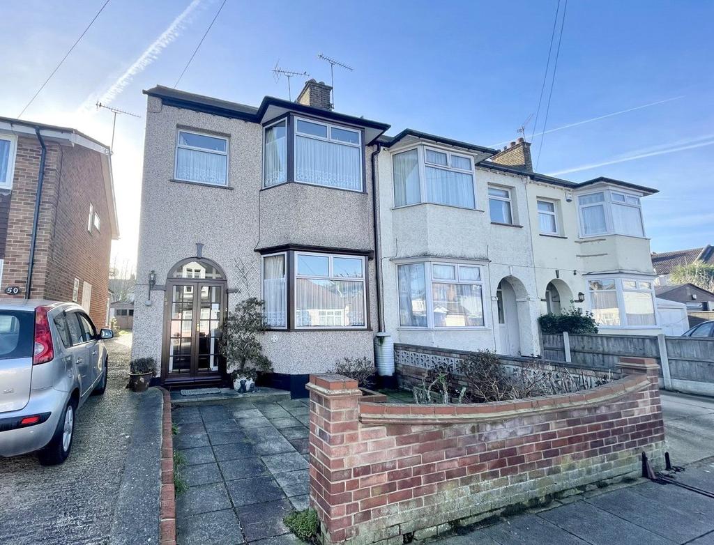 Crossfield Road, SouthendonSea, Essex, SS2 3 bed semidetached house