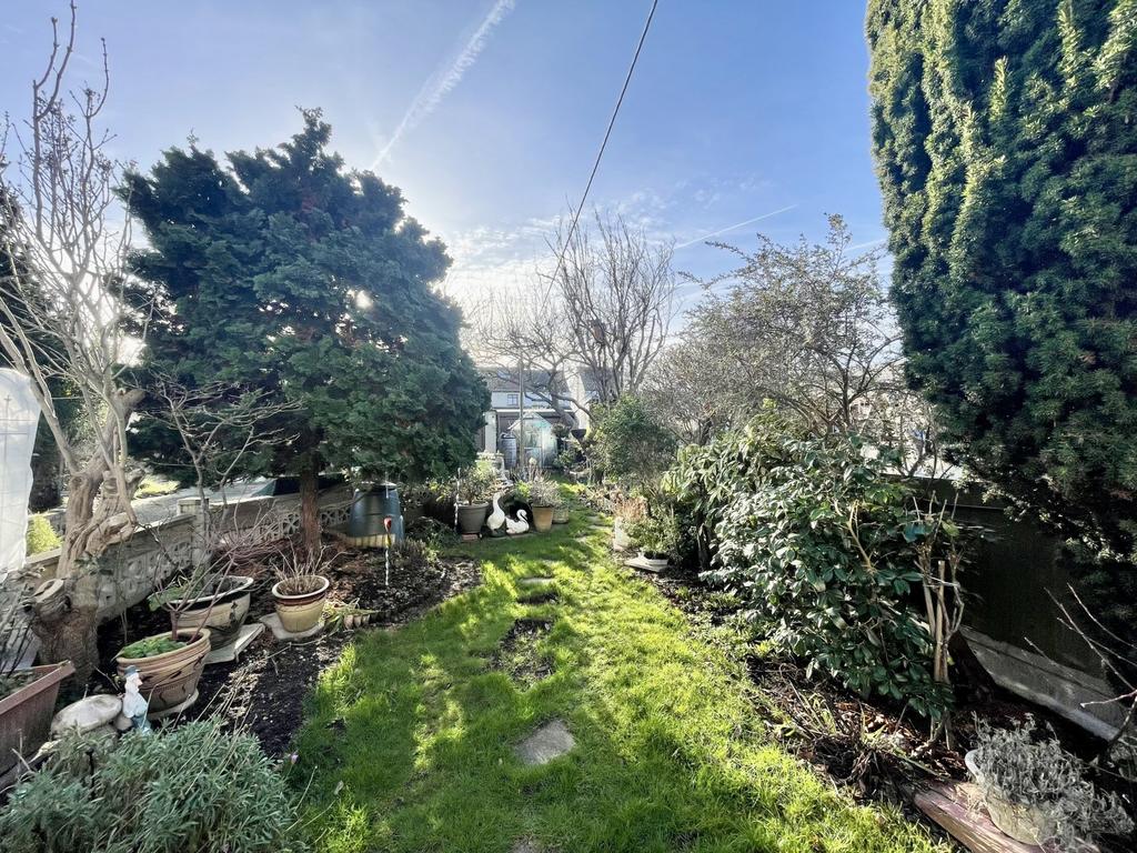 Crossfield Road, SouthendonSea, Essex, SS2 3 bed semidetached house