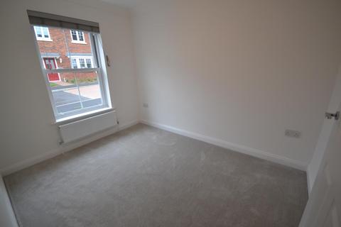 3 bedroom terraced house to rent, Guelder Rose, CM6